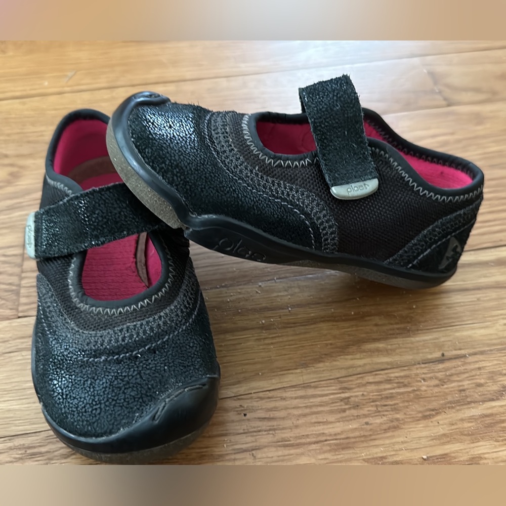 Size 8 Plae Emme shimmer shoes